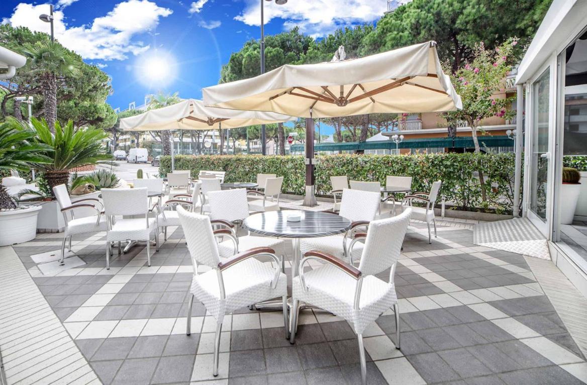 Hotel All'Orologio 3 Stelle Superior Caorle Bagian luar foto