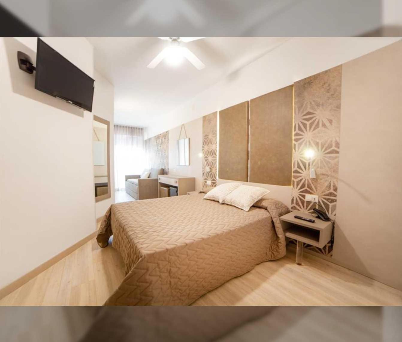 Hotel All'Orologio 3 Stelle Superior Caorle Bagian luar foto